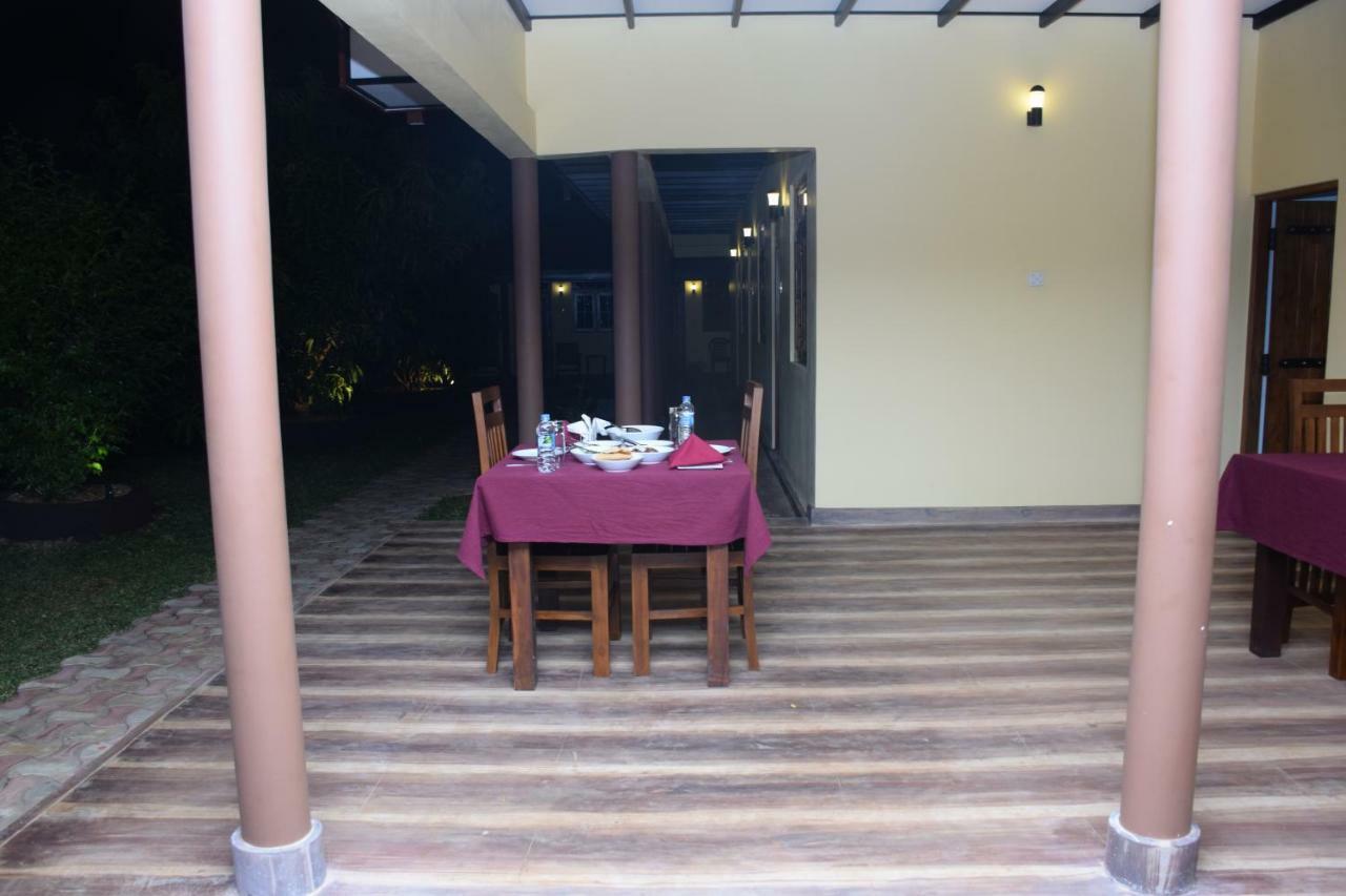 Gold Inn ดัมบูลลา ภายนอก รูปภาพ
